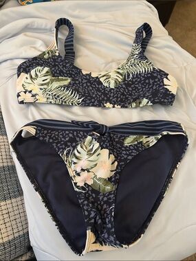 ‼️NWOT‼️Girls Roxy Navy Tropical Floral 💐Bikini Set